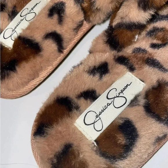 Jessica simpson leopard print slippers with black puff! Size M 7-8 - Picture 8 of 10